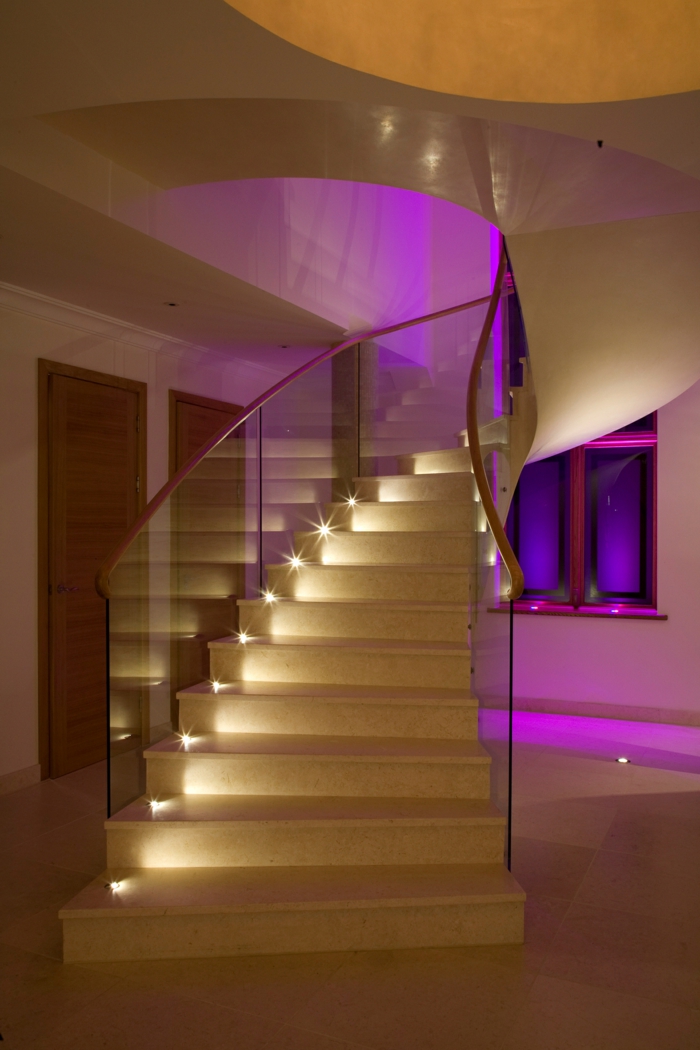 водена осветление на стълбище жълти стълби-розова светлина