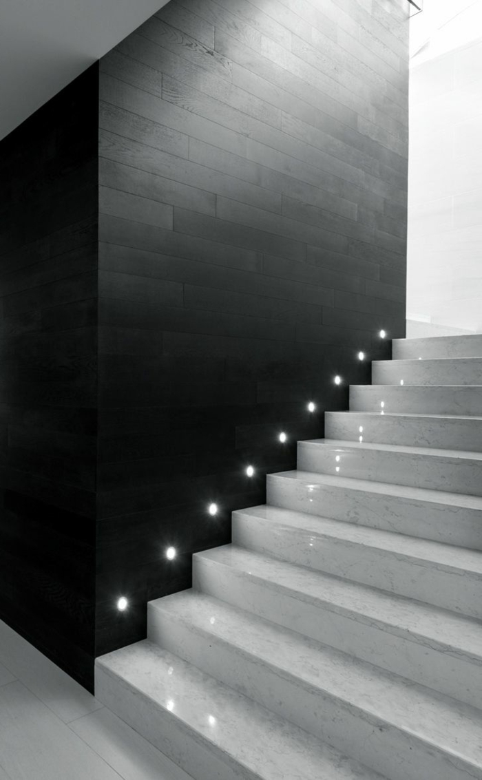 осветление на стълбището - интересни функции - сиво-черно