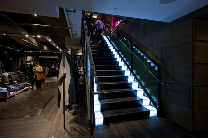 led világítás lépcső-fekete-gépek-original-ambiente