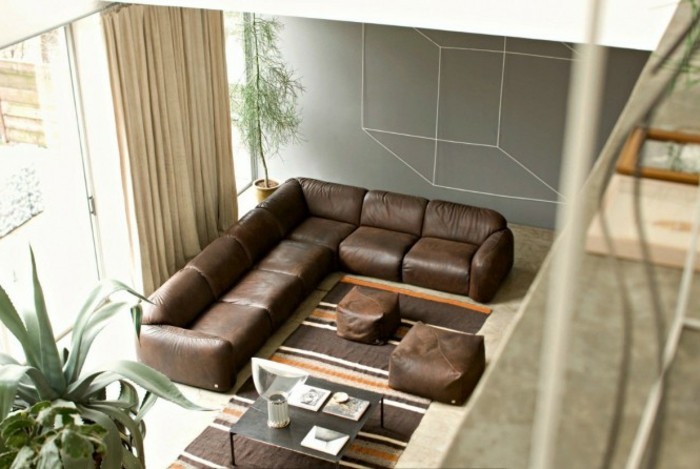 الجلود أريكة الحديثة التصميم المعيشة في والبيج