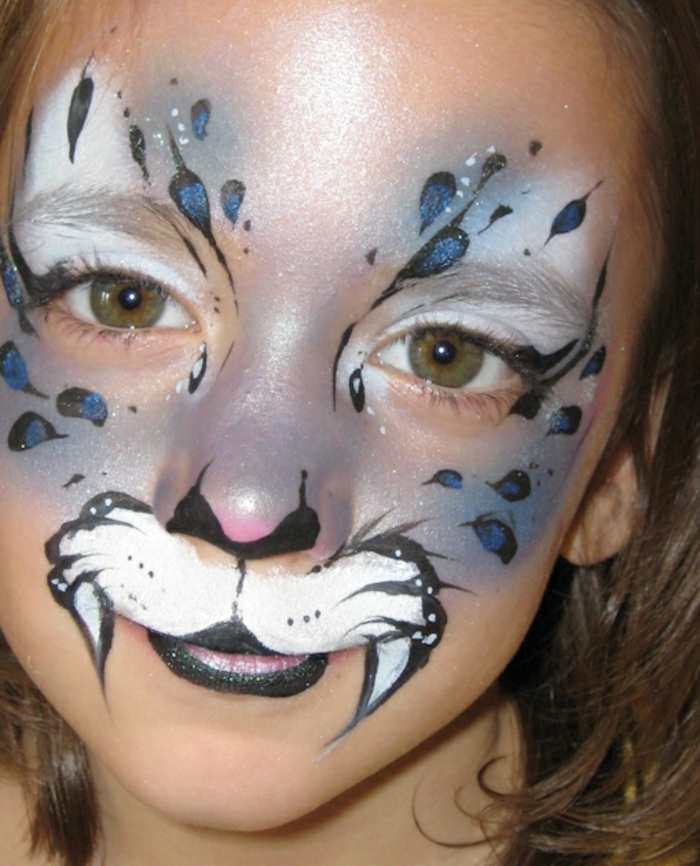 Leopard face-meikki-a-pikku-tyttö
