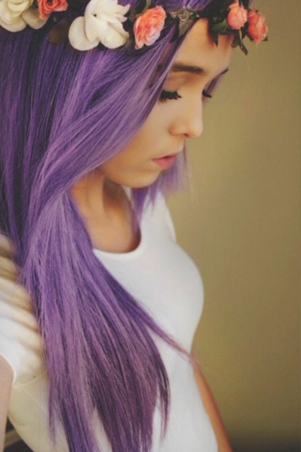 лилаво-коса-жена-с-венец-на-главата - страхотен поглед