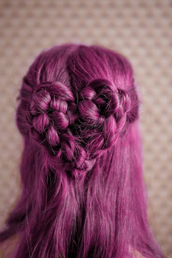 лилаво коса-творческа-прическа-сърце на-плитки