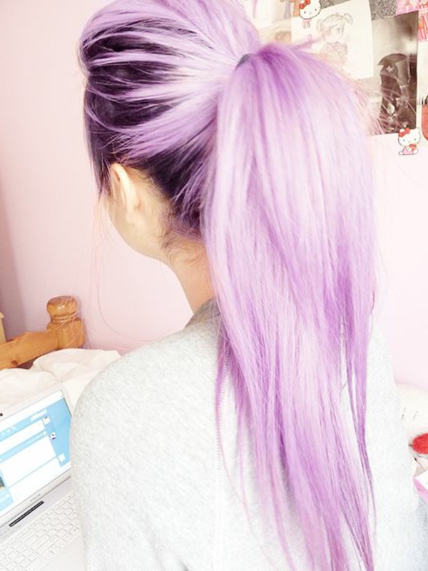 лилаво-коси-пони-прическа - с интересен външен вид