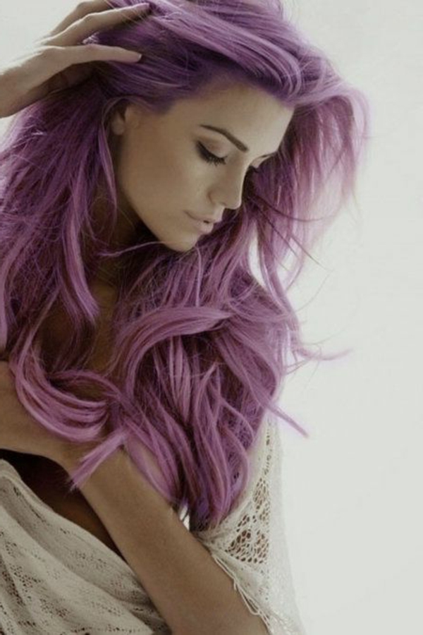 лилаво коса-супер-интересно изглеждащи-жена