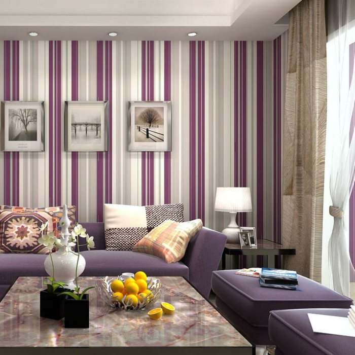 púrpura papel pintado en la pared-en-sala de estar