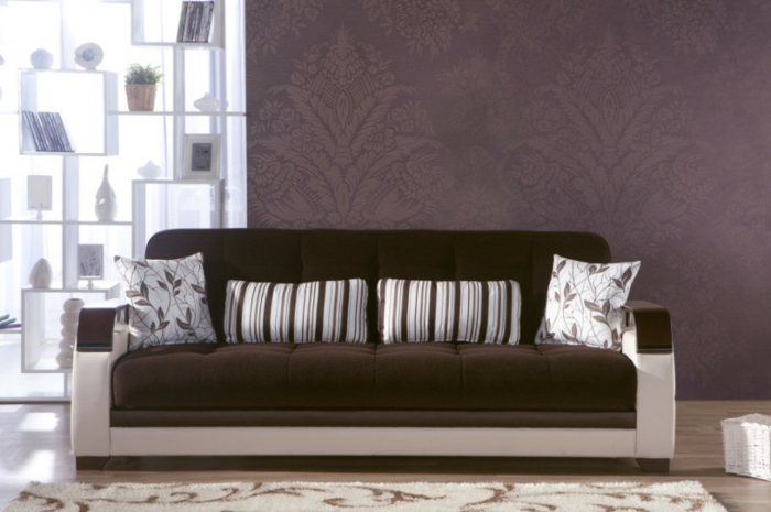 lila-tapéta modern kanapé