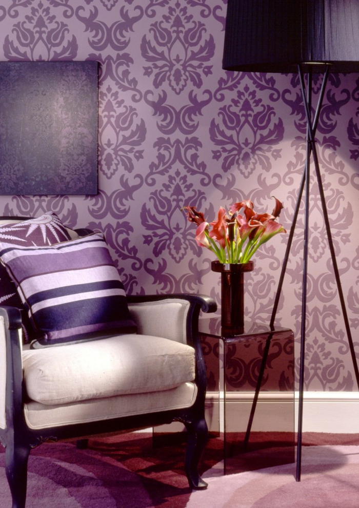 лилаво-тапети-прекрасната стая