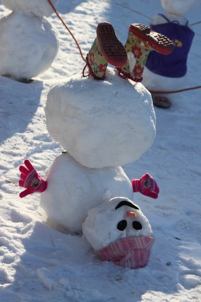 αστείες φωτογραφίες χειμώνα Χιονάνθρωπος αστείο ντυμένοι