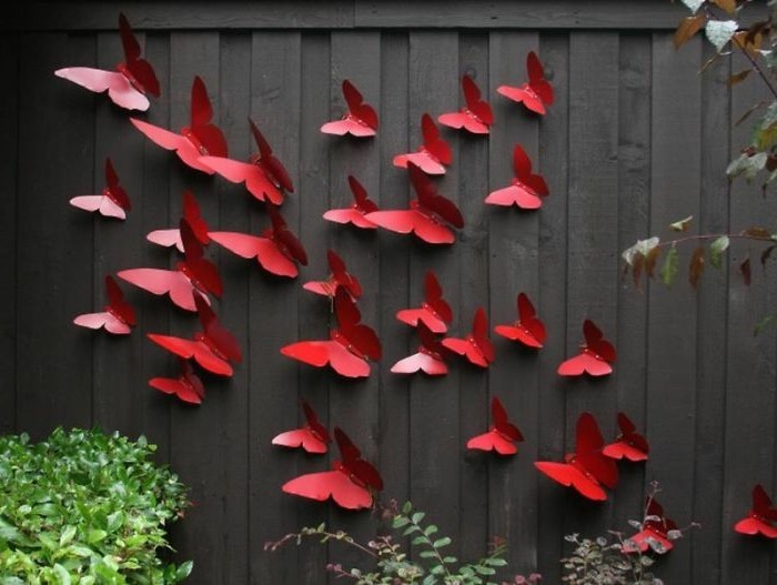 смешно-Gartendeko сам-направи-червени пеперуди на листа