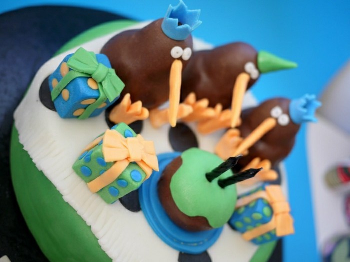 smiješne-modela-torta-rođendanske torte-recepti