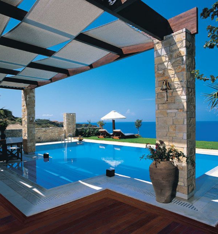 terrazas de lujo con tejado de una piscina