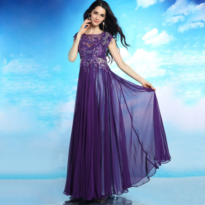 豪华晚礼服，紫色模型美丽，AMBIENTE