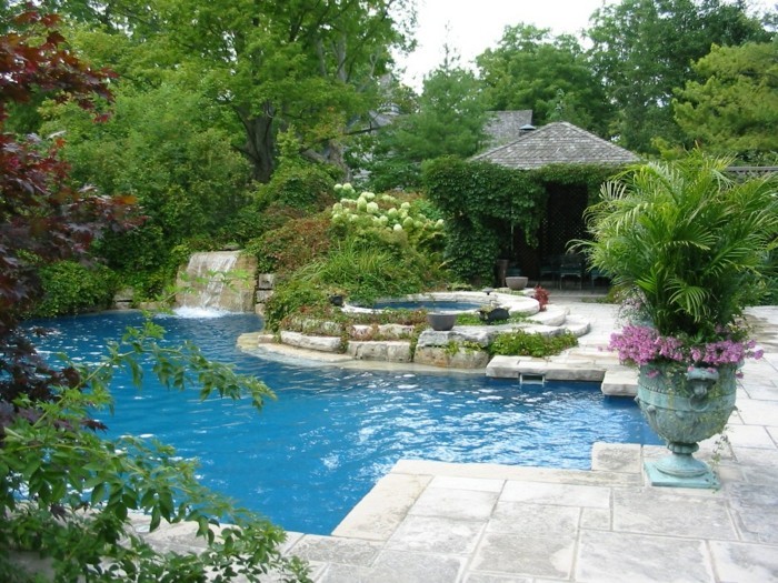 de lujo piscina de pequeñas piscinas-by-the-jardín
