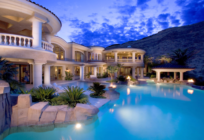 luxury-pool-still-a-beautiful-luxury-pool-for-the-gates