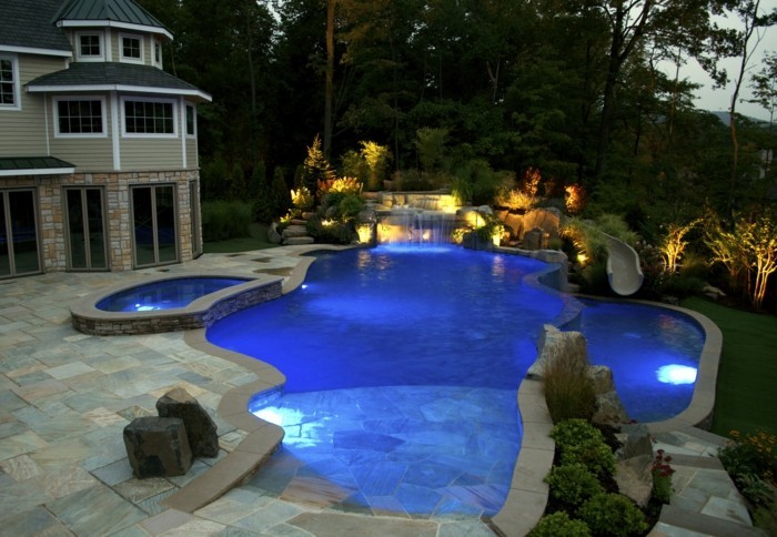 de lujo de la piscina-todavía-uno-de-las ideas-para-un-lujo-piscina-en-jardín