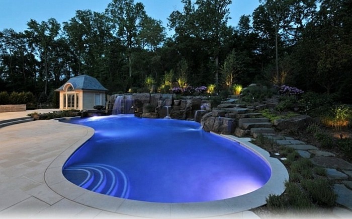 луксозен басейн-още-пра-идеи-за-красиви-градински басейни