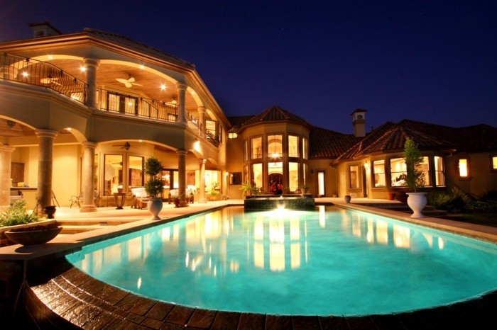 луксозен басейн-добре изглеждащи-луксозни апартаменти, с басейн