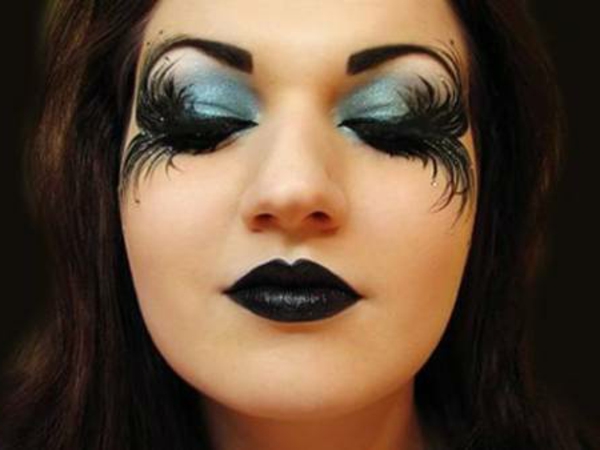 make-up-with-halloween-make-up-pitkät silmäripset