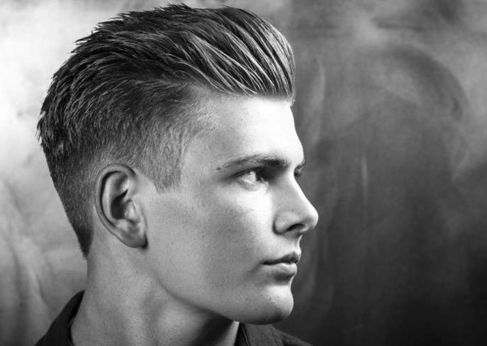 Muška kratka kosa ravna-kosa kraća strani fade-cut2017 obrađenih-natrag bez-Bart