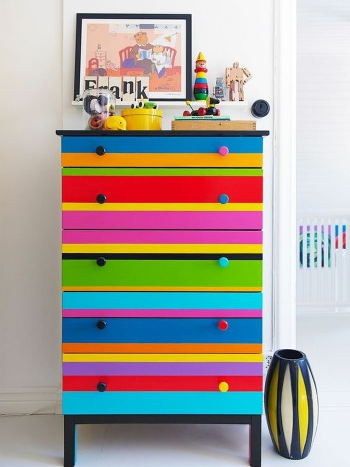 bútor-visszaállító-színes-szekrény-with-sok-fiókok-váza-image-diy játékok