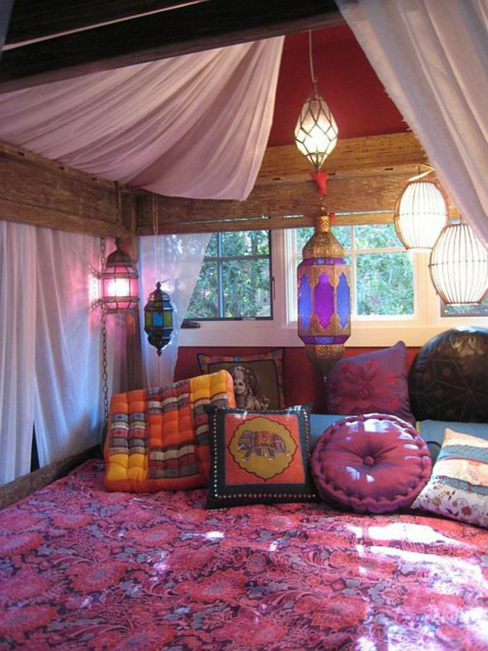 лампата ориенталска, много лампи и лампи, дават на всяка стая специална атмосфера, страхотни цветове