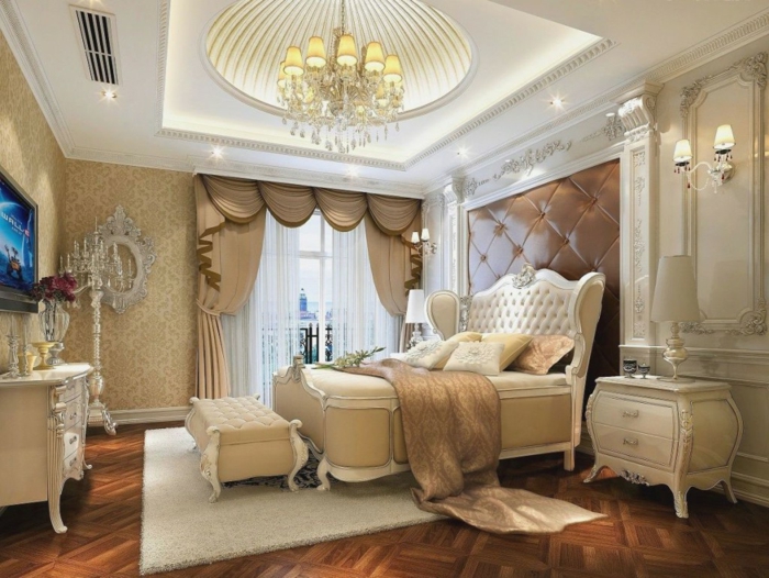 ориенталски декорации в луксозната спалня таванно легло огледало лустрос шкафове завеси лукс