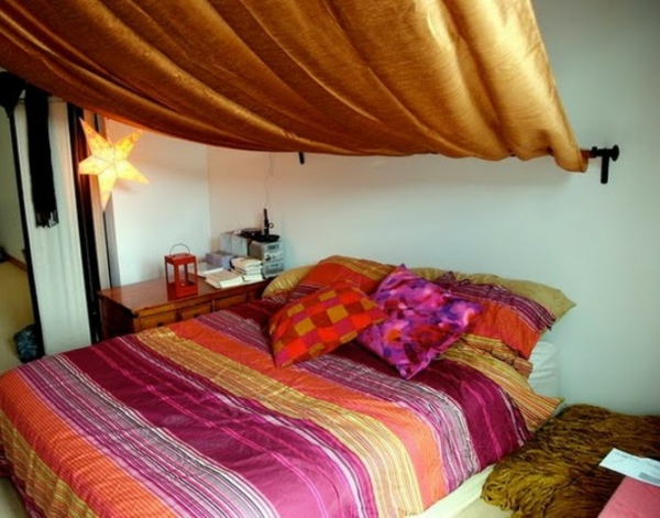 Μαροκινή-έπιπλα-πολύχρωμο κρεβάτια