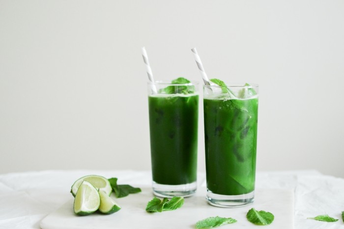 Matcha-santé-manger-rafraîchissante beve-pour-la-été-vert-poudre à froid tee-glacé