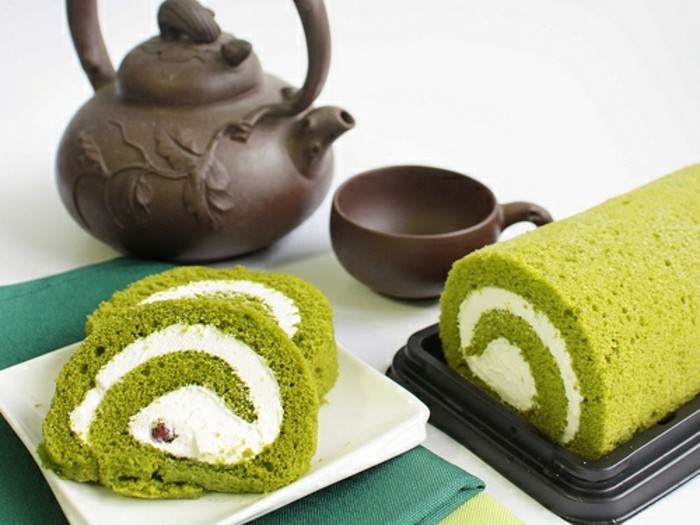 Matcha-poudre-recettes-roll gâteau avec-matcha-et-crème-beaucoup de calories-mais-pas-mal-combinaison avec thé