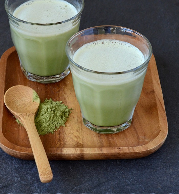 Matcha-receptek-zöld turmixokat-in-két fénye-with-hab finom-és egészséges reggeli: