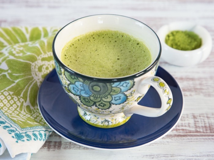 vert matcha shake-japonais du thé en une petite coupe en chinois Porzelan