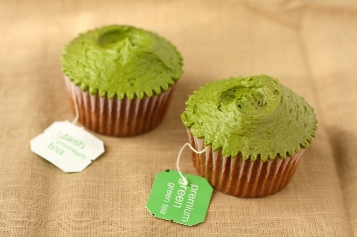 Matcha shake-matcha-muffins décoration avec-ambassade-pour-les-gens-surprise couleur vert bio