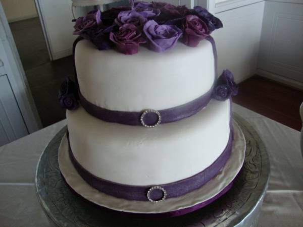 varios pisos-pie-de-boda-con-púrpura-flor