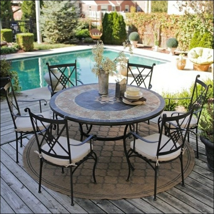 my-belle-jardin-bistro-table avec des chaises-ronde