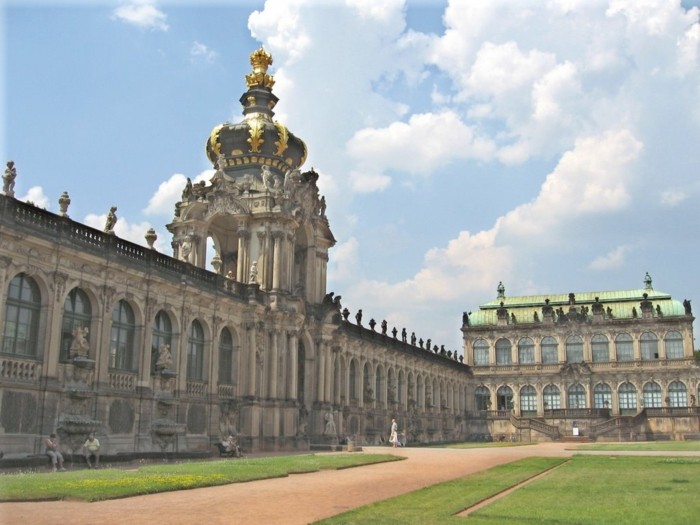 Značajke-na-the-baroknom epoha-arhitektura-Dresdner Zwinger-i-Kronentor-Dresden