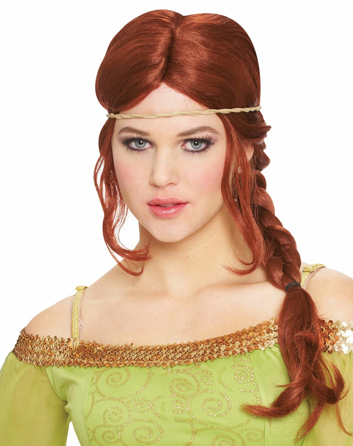 zelena haljina, crvena kosa, glave, plave oči, crvene ruž za usne pletene frizure