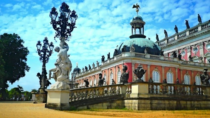 модата в бароков Ню-Palais-Потсдам-Германия-красива архитектура