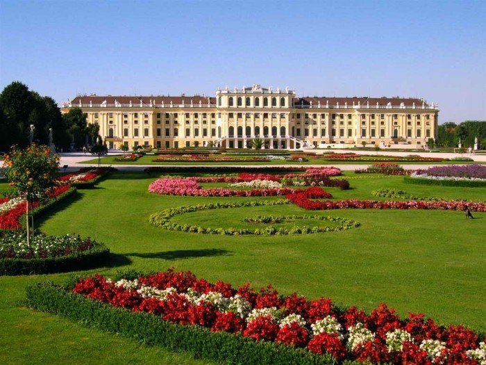 модата в бароков замък Шьонбрун Wien Австрия
