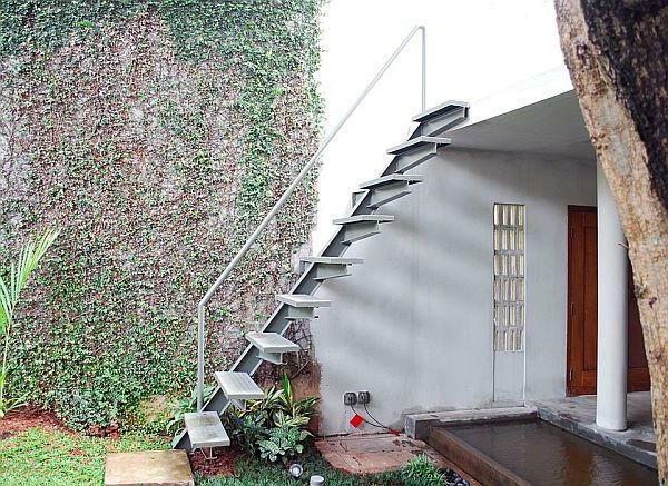 moderna i cool-tropskim-dom-dizajn-u-Tangerang, Indonezija-vanjska stubišta-iz-onhomedesign-dot-com