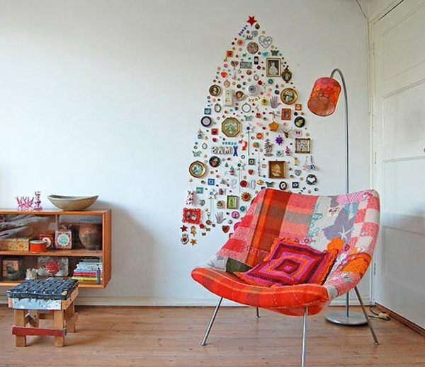 moderni Božić stablo dekoracija-ideje-momento-zabodena do zida-mijenja veličina