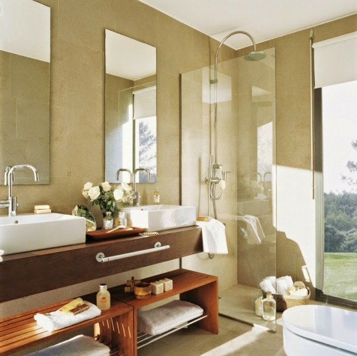 Голям дизайн на банята - две огледала и тоалетка