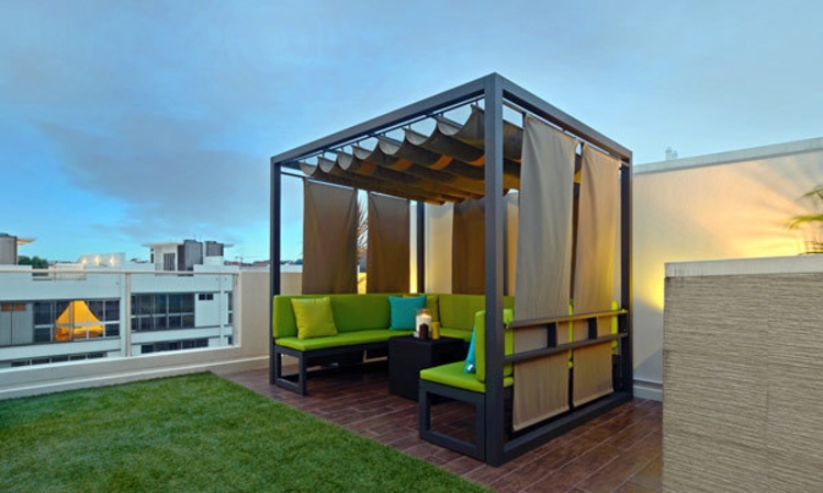 pergola-modern-elegáns-nemes egyszerű és függönyök-tető-anyag-designer-poslter-ülés lehetőséget
