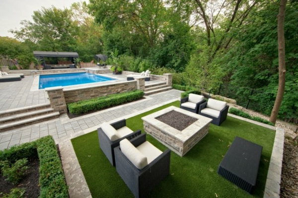 moderni prostor za sjedenje vrt ratan stolice ognjište bazen trava tepih