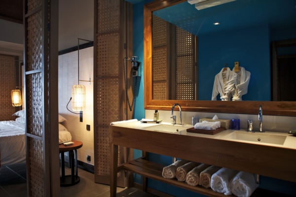 moderna kupaonica zidne boje lagune - veliko ogledalo