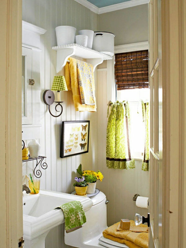 moderna kupaonica postavljena - bijela shema boja i ukrasni elementi