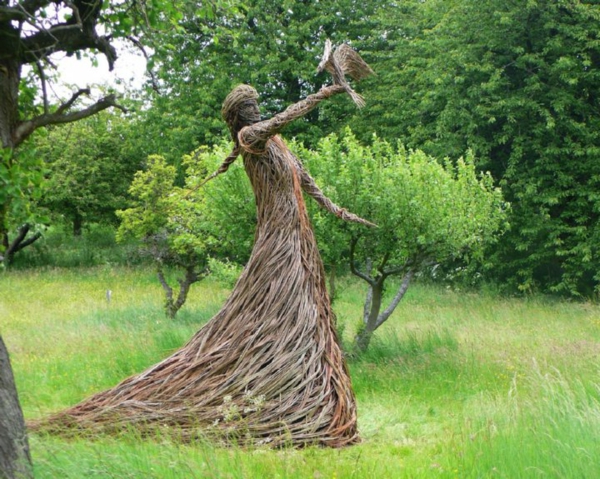 Съвременните градински скулптури Жена