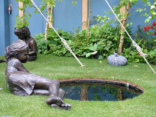 Modern kerti szobrok-tó-with-lányok