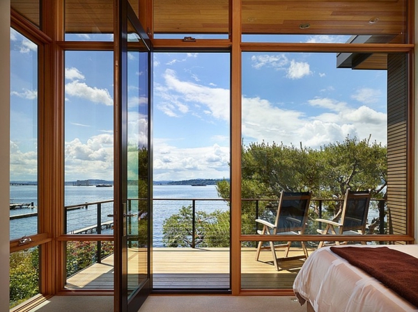 Модерен дизайн дървена тераса - изглед към морето