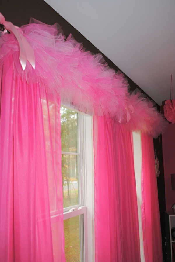 Modern és kreatív függönyök az ablaknál - rózsaszín szín